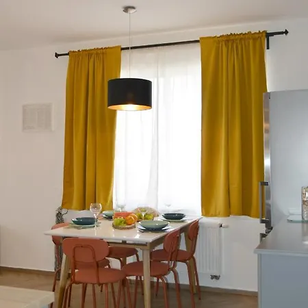 Apartman Lena *