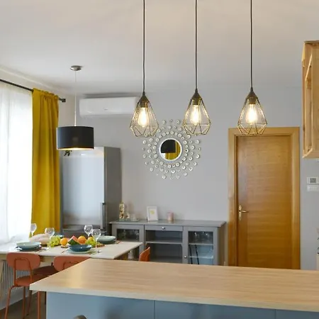 Apartman Lena *