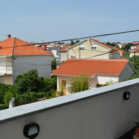 Apartman Lena *